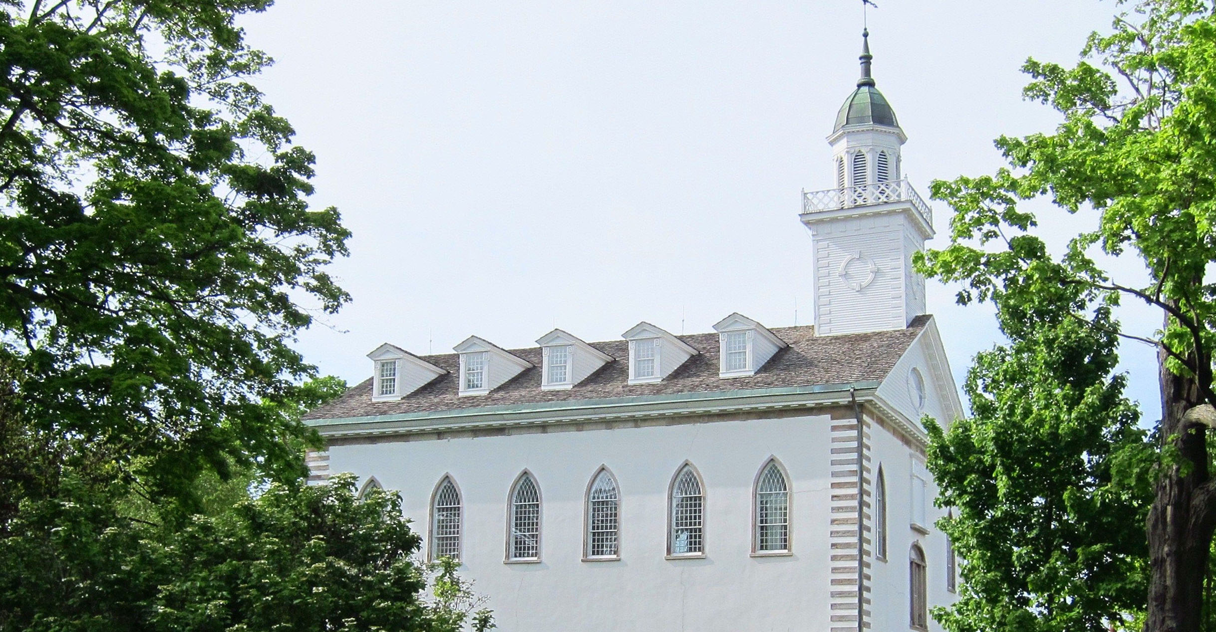 Side view of the Kirtland Temple in summertime.