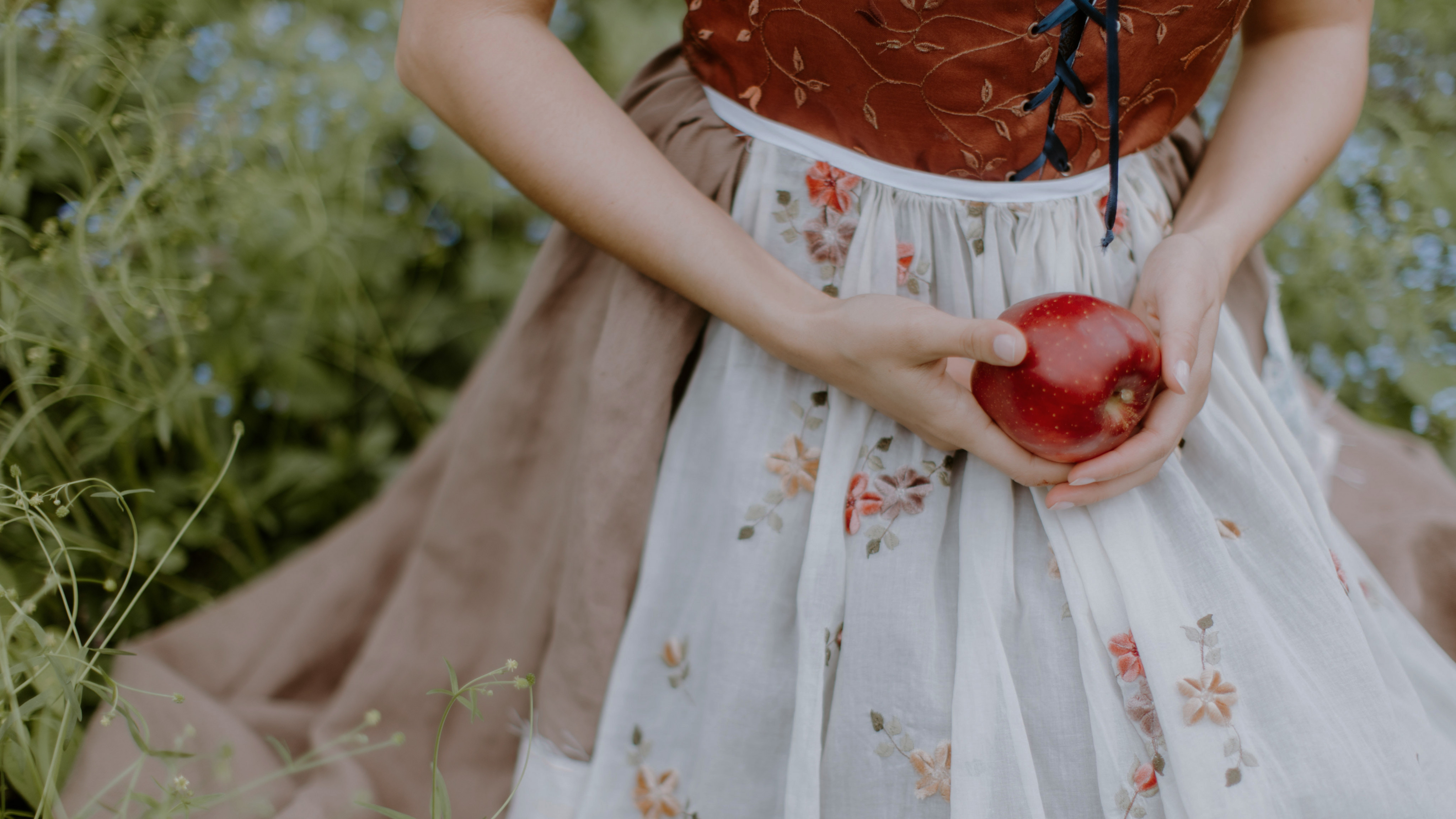 A woman holding an apple